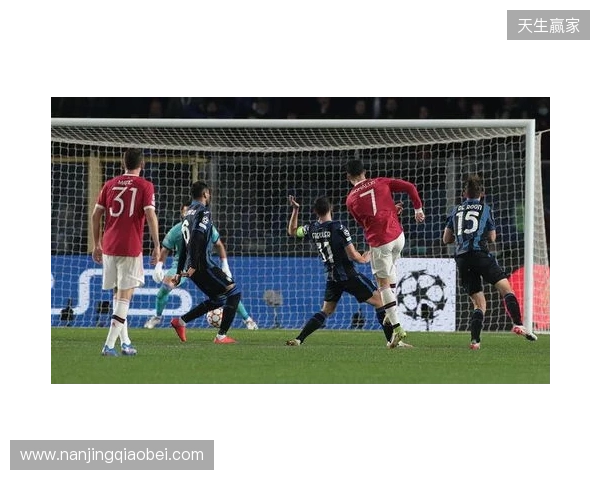 记者:因下赛季很大概率有欧冠踢,曼联想B费再至少留队1年